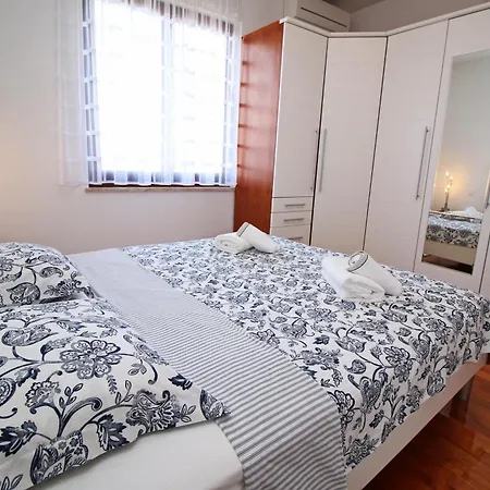 Perla Bleu 4 *