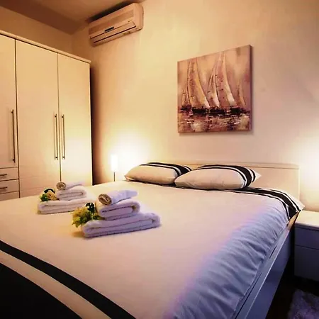 Apartament Perla Bleu 4 *