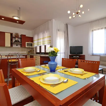 Perla Bleu 4 *